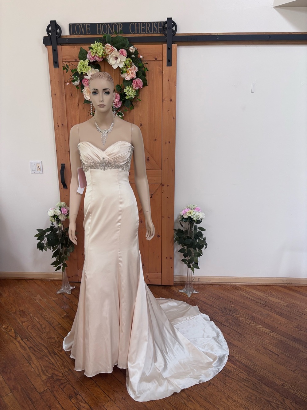 Casablanca wedding dress Size 6 Champagne.